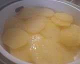 Foto del paso 1 de la receta: Tortilla de patatas al vapor con cebolla