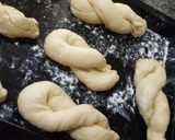 A picture of step 8 of Kkwabaegi(twisted korean doughnut).