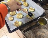 Φωτογραφία βήματος 4 της συνταγής Smashed potatoes με αρωματικά