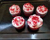 A picture of step 8 of Red velvet cupcakes.