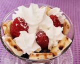 Foto del paso 4 de la receta Copa de frutas con queso, nata y salsa de chocolate