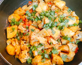 गोभी आलू की सूखी सब्जी (Gobi aloo ki sukhi sabzi recipe in Hindi) रेसिपी चरण 6 फोटो