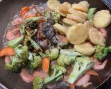 Foto langkah ke 4 dari resep Tumis Brokoli Udang Tofu.