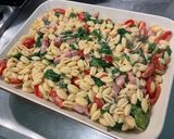 Une image de l'étape 13 de Gratin de gnochettis aux épinards, lard et tomates.