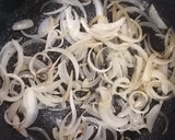 Foto del paso 2 de la receta: Guarnición de verduras salteadas con lomo de cerdo mechado