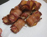 Foto del paso 2 de la receta: Rollitos de dátiles y bacon al horno