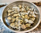 Foto del paso 1 de la receta Almejas picantonas a la marinera