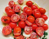 Foto del passaggio 2 della ricetta Cozze alla marinara con pomodorini