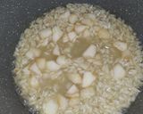 Foto del passaggio 5 della ricetta Risotto con noci, pere e formaggio pecorino