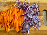 Рисова локшина з куркою та овочами