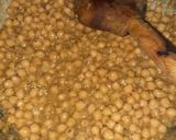A picture of step 3 of Lahori Chikkar cholay.