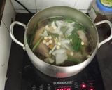 Hình bước làm 3 của món Đùi gà hầm hạt sen