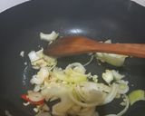 Foto langkah ke 2 dari resep Tumis touge Jamur kancing.