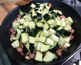 Une image de l'étape 9 de Courgettes épicées aux minis saucisses.