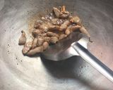 รูปขั้นตอนการทำที่ 1 ของ ผัดผักแขนงใส่หมู