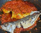 Foto langkah ke 3 dari resep Ikan Kembung Balado.