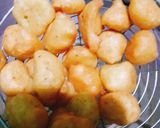 A picture of step 4 of Moong Dal Fritters.