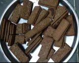 બોર્ન બોર્ન બિસ્કીટ કેક (Bournbon Biscuit Cake Recipe In Gujarati) રેસીપી સ્ટેપ1ફોટો