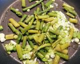 Foto del paso 1 de la receta: Tortilla de espárragos verdes con Jamón Ibérico