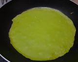 Foto langkah ke 3 dari resep Dadar Gulung (green pancake roll stuff with grated coconut) 😅.