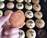 عکس مرحله 1 از دستور کلوچه کنجدی