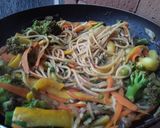 Foto del paso 3 de la receta: Espaguetis🍝 con vegetales🥦🥒🌰🥕🍯