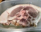 Une image de l'étape 1 de Rouelle de porc confite aux pommes de terre, carottes et champignons.