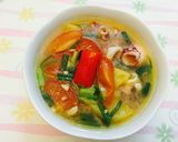 Hình bước làm 8 của món Canh thơm, cà chua chung sống cùng mực
