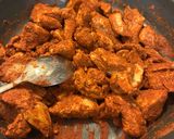 Foto del passaggio 5 della ricetta Pollo tandoori veloce su pane ciapati e salsa alla curcuma