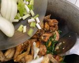 Foto langkah ke 4 dari resep Ayam Kecap Cabe Ijo.