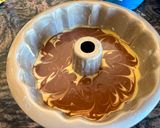 Foto del passaggio 4 della ricetta Ciambellone bicolore veloce