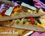 Foto del paso 4 de la receta: Coca de verduras con queso pecorino