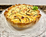 Foto del paso 10 de la receta: Pastel salado de hojaldre con calabacín, requesón y salami
