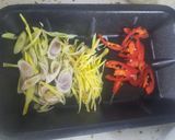 Hình bước làm 2 của món Gà xào sả ớt
