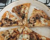 Foto del paso 4 de la receta: Pizza de pera y queso azul