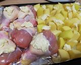 Fűszervajas csirkecombok velesült burgonyával recept fázis 5 fotója
