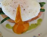 A picture of step 5 of Poached Egg with Bread, Smoked Salmon, and Wild Asparagus.