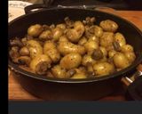 Une image de l'étape 2 de Pommes de terre grenaille aux champignons et herbes de Provence.