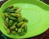 A picture of step 1 of Pistachio's kulfi.