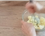 Foto del paso 3 de la receta: Atún en salsa verde y patatas crujientes