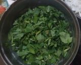 A picture of step 1 of Methi Lilva Subji.