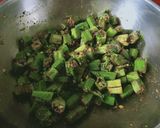 भरवा भेंडी (bharwa bhendi recipe in marathi) रेसिपी स्टेप 3 फोटो 