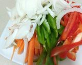 Foto del paso 1 de la receta Tallarines en salsa de soja (verduras y cerdo)