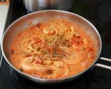 Foto langkah ke 7 dari resep Rose Pasta, Pasta krim tomat makanan favorit ala kafe dan restoran korea.