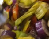 Foto del passaggio 3 della ricetta Contorno di melanzane e peperoni 🍆🫑