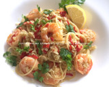 Foto langkah ke 5 dari resep Spicy Shrimp Aglio e Olio Pasta.