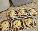 Foto langkah ke 5 dari resep Mini Beef Pizza.