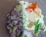 A picture of step 3 of Bread aloo parantha.