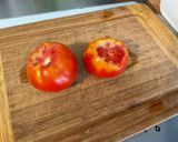 Une image de l'étape 3 de Salade de tomates, betteraves rouges, courgette et persil aux deux jambons.