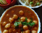 A picture of step 3 of Chana Masala.